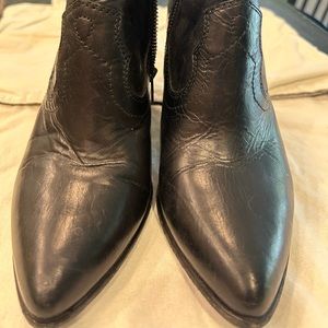Frye Women’s short boot size 9